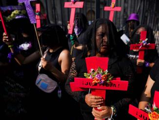 Frauen protestieren gegen Femizide in Mexiko-Stadt.