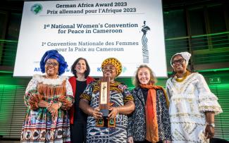 Awarding the German Africa Prize 2023 to the National Women’s Convention for Peace in Cameroon. 