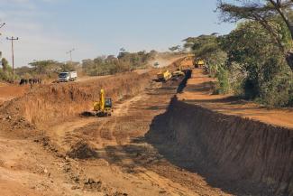 Chinese construction companies are active on many continents: road project in Ethiopia.