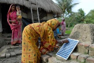 Die Geber sollten Mittel für Klimafinanzierung zusätzlich zur ODA bereitstellen: Mikrokredit-finanziertes Solar Home System in Westbengalen.