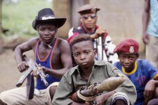 Kindersoldaten der Revolutionary United Front (RUF) in Sierra Leone.