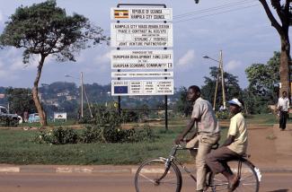 Ankündigung von Straßenarbeiten in Kampala, Uganda, finanziert von der EU.