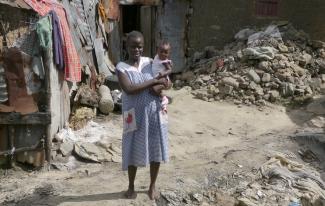 Slumbewohnerin in Mombasa: Ungleichheit nimmt weltweit zu.