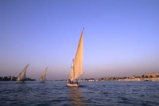 Vom Nilwasser hängen viele Länder ab: Segelboote in Kairo.