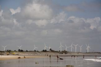 Unternehmen investieren zunehmend in erneuerbare Energien: Windpark im Bundesstaat Ceará im Nordosten Brasiliens.