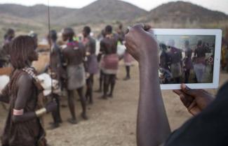 Tablets und Smartphones finden sich heute fast überall in der Welt: Fotoaufnahmen in Äthiopien.