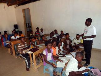 Unterricht in der Sun-spring Charity School in Lusaka, Sambia.