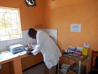 Ng’ombe´s clinic lacks everything: space, staff and up-to-date equipment.