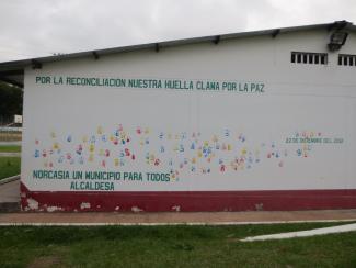 Symbolische Wiedergutmachungsaktion von Opfern des bewaffneten Konflikts in Kolumbien.