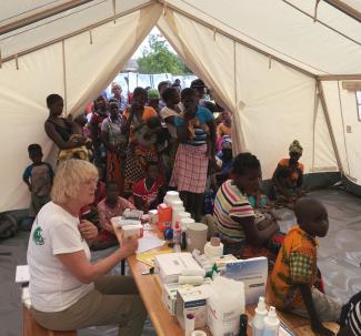 Apothekerin Elke Althöfer-Blautzik bei einem Nothilfeeinsatz in Mosambik 2019.