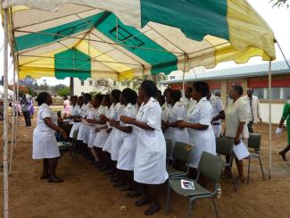 Der Chor der Schwesternschülerinnen singt zur Einweihung der Kinderaugenklinik in Bulawayo.