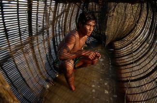 Repairing a fish trap: most of the people living on the Tonle Sap Lake are fisherfolk.