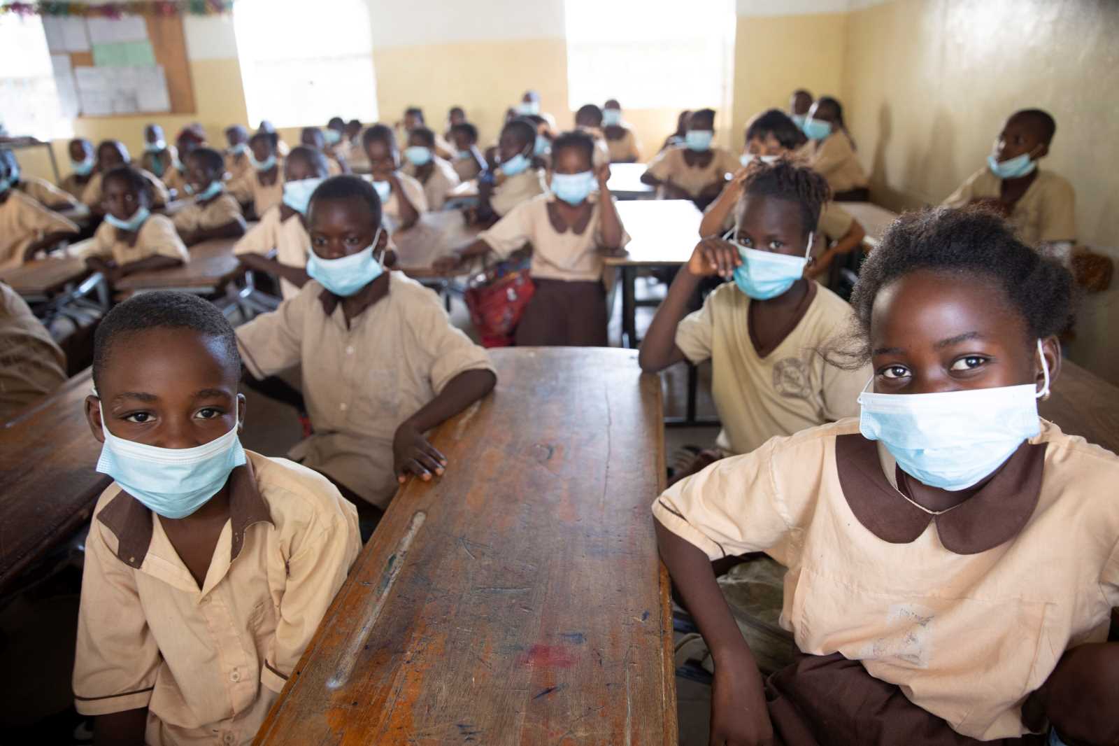 picture-alliance/photothek/Ute Grabowsky Schoolchildren in Senegal.