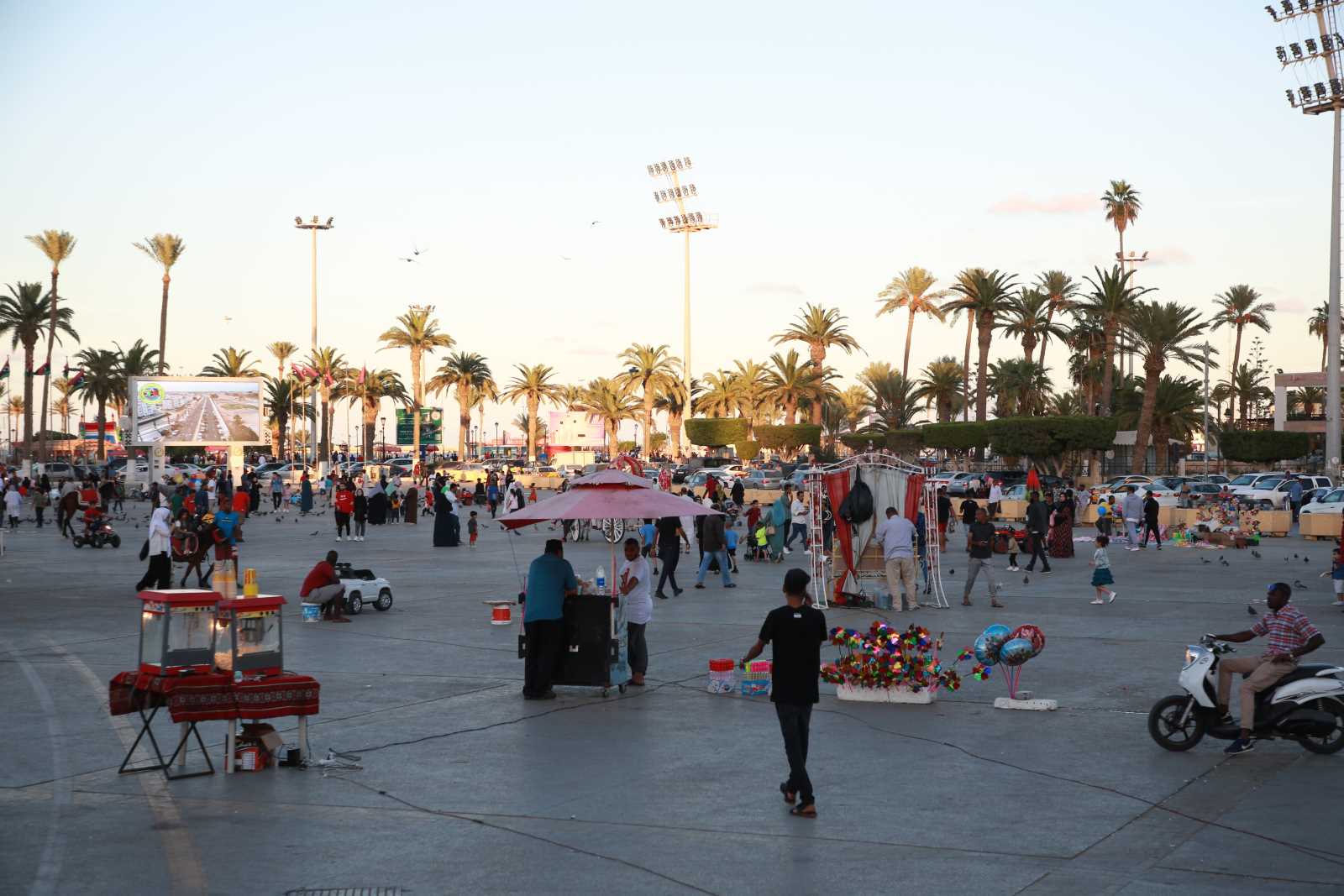 picture-alliance/AA/Hazem Turkia To honour Gaddafi victims, this square in central Tripoli is called “Martyrs’ Square”.