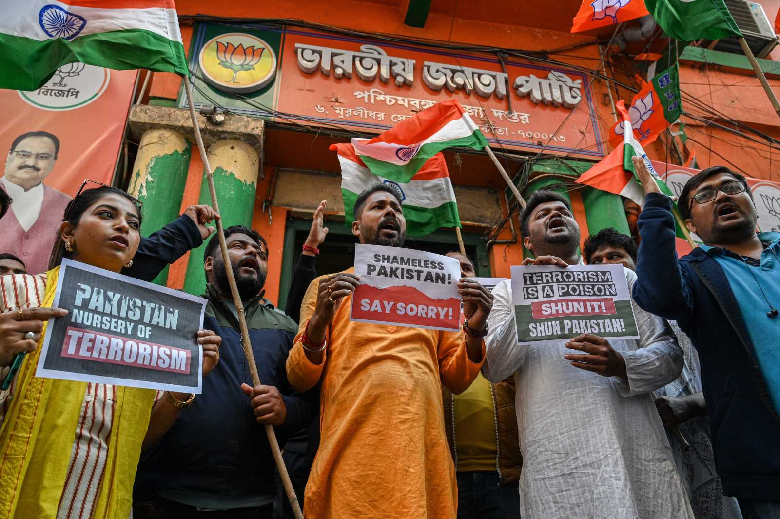 picture alliance / NurPhoto / Sankhadeep Banerjee Aktivistinnen und Aktivisten der regierenden indischen BJP protestieren im Dezember 2022 gegen den pakistanischen Außenminister Bilawal Bhutto Zardari.