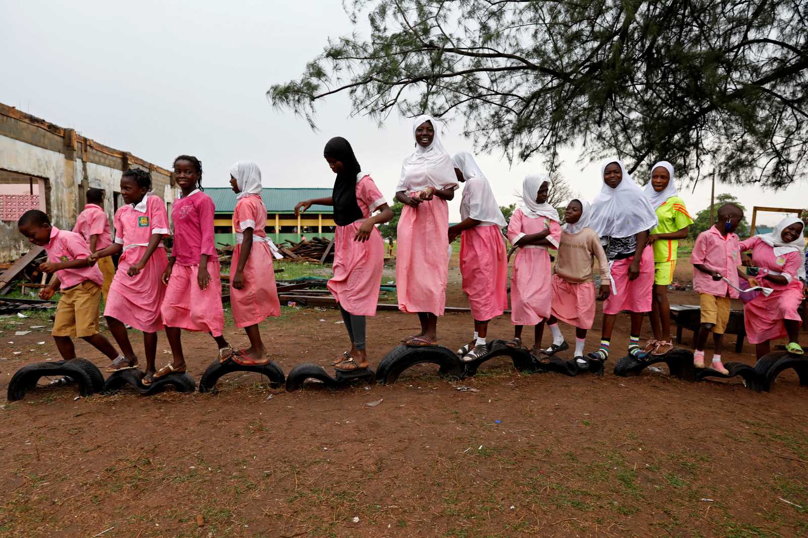 picture-alliance/REUTERS/Temilade Adelaja Staatlicher Schulhof im Bundesstaat Kwara.