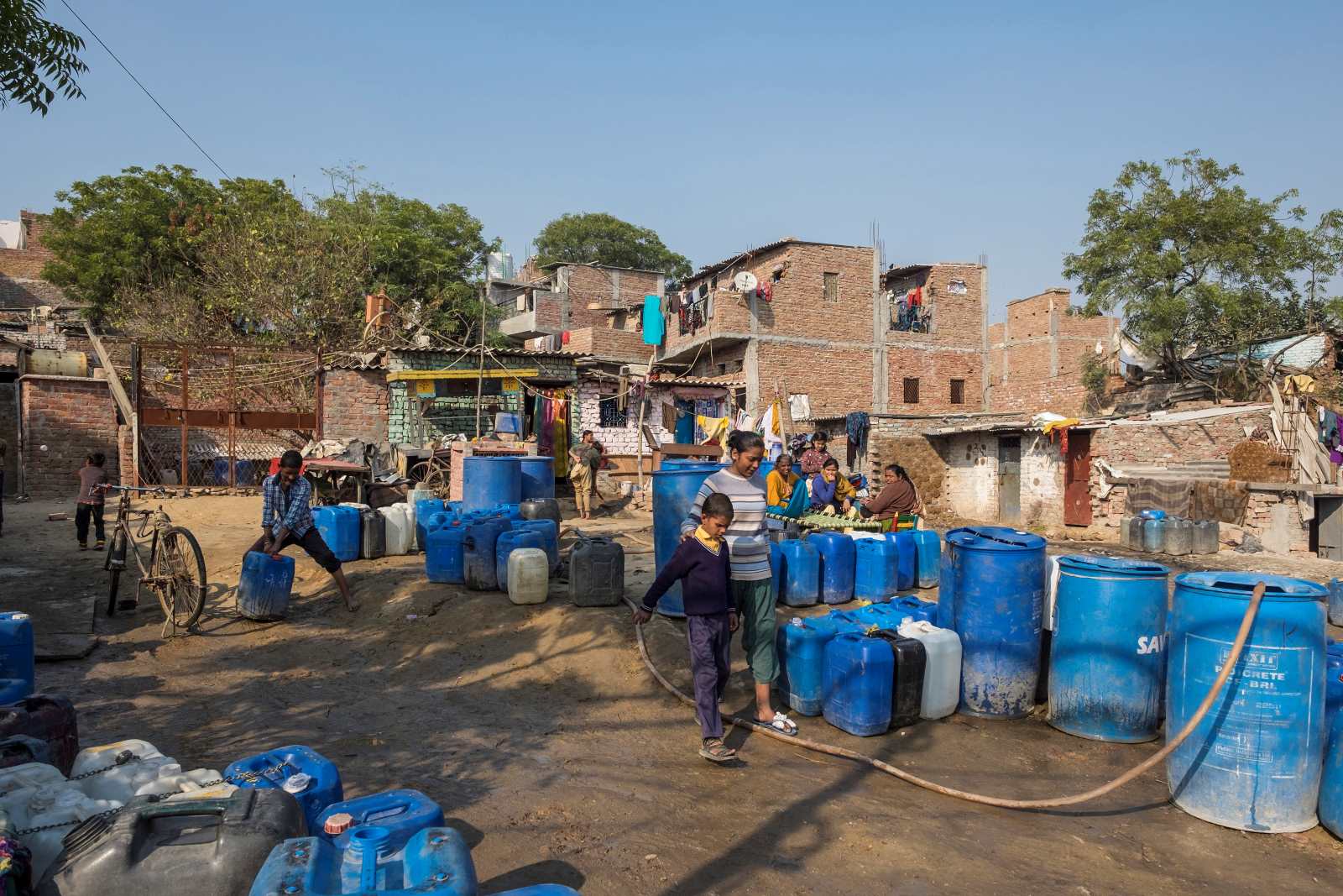 Water supply in the Baljeet Nagar slum, New Delhi.