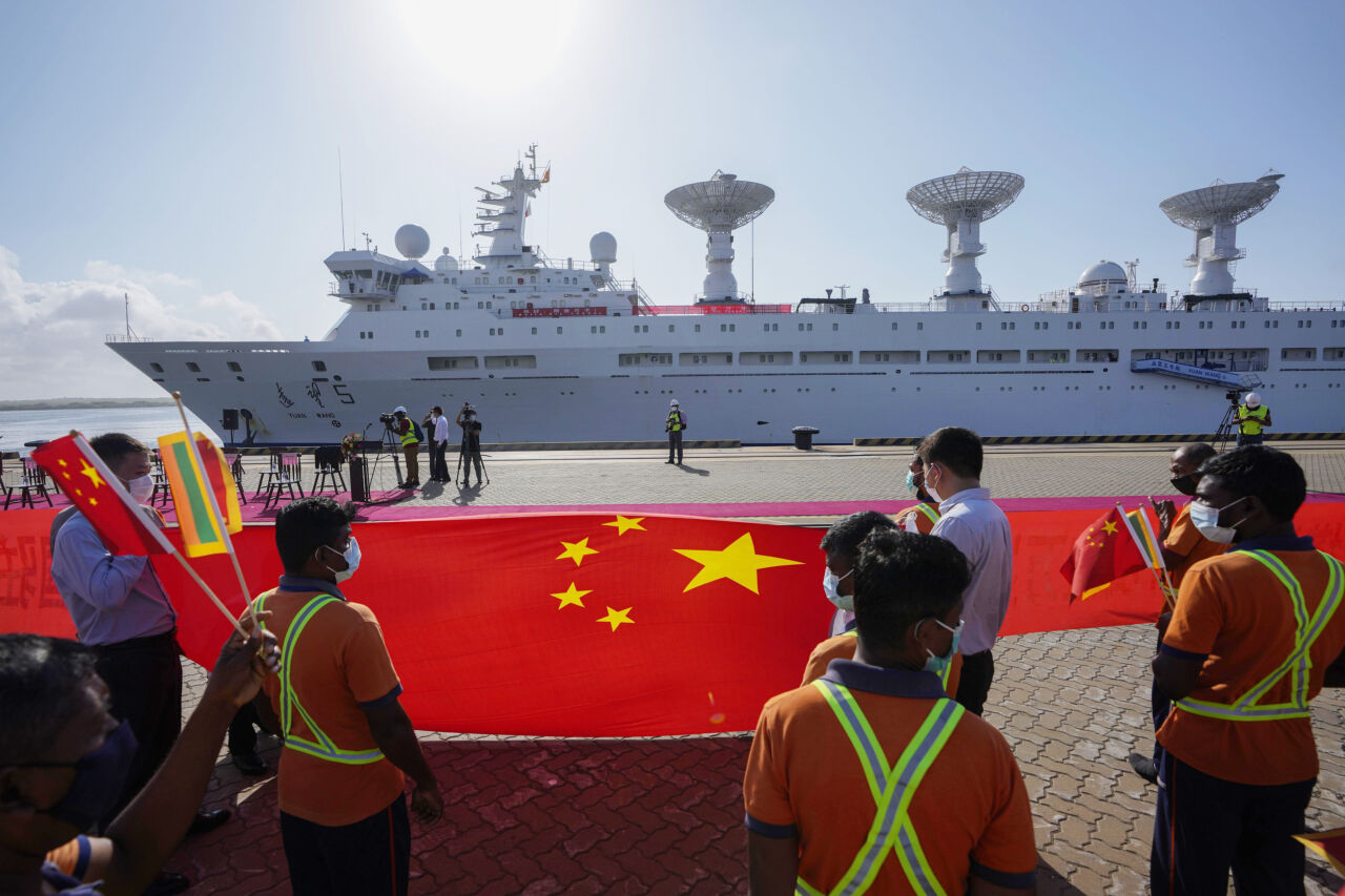 Chinesisches Schiff erreicht 2022 den Hafen von Hambantota. 