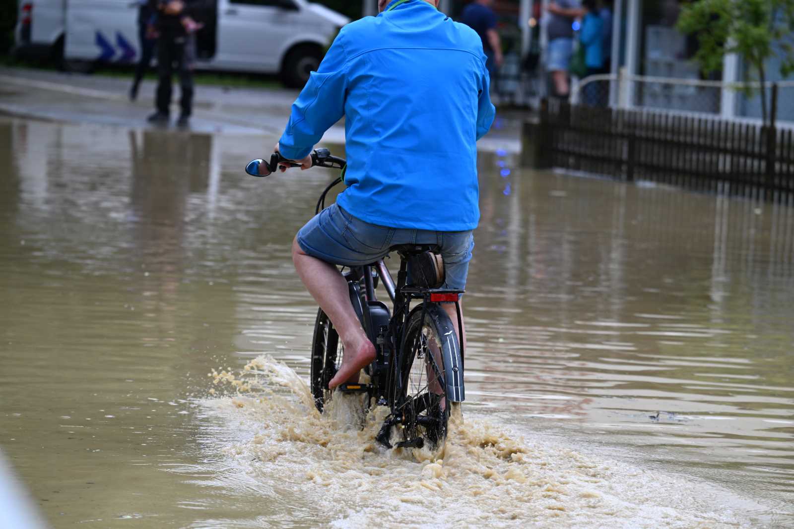Flooding in the Lake Constance region: Germany experienced extreme weather again this year. Development policy comprises measures to fight the climate crisis globally.