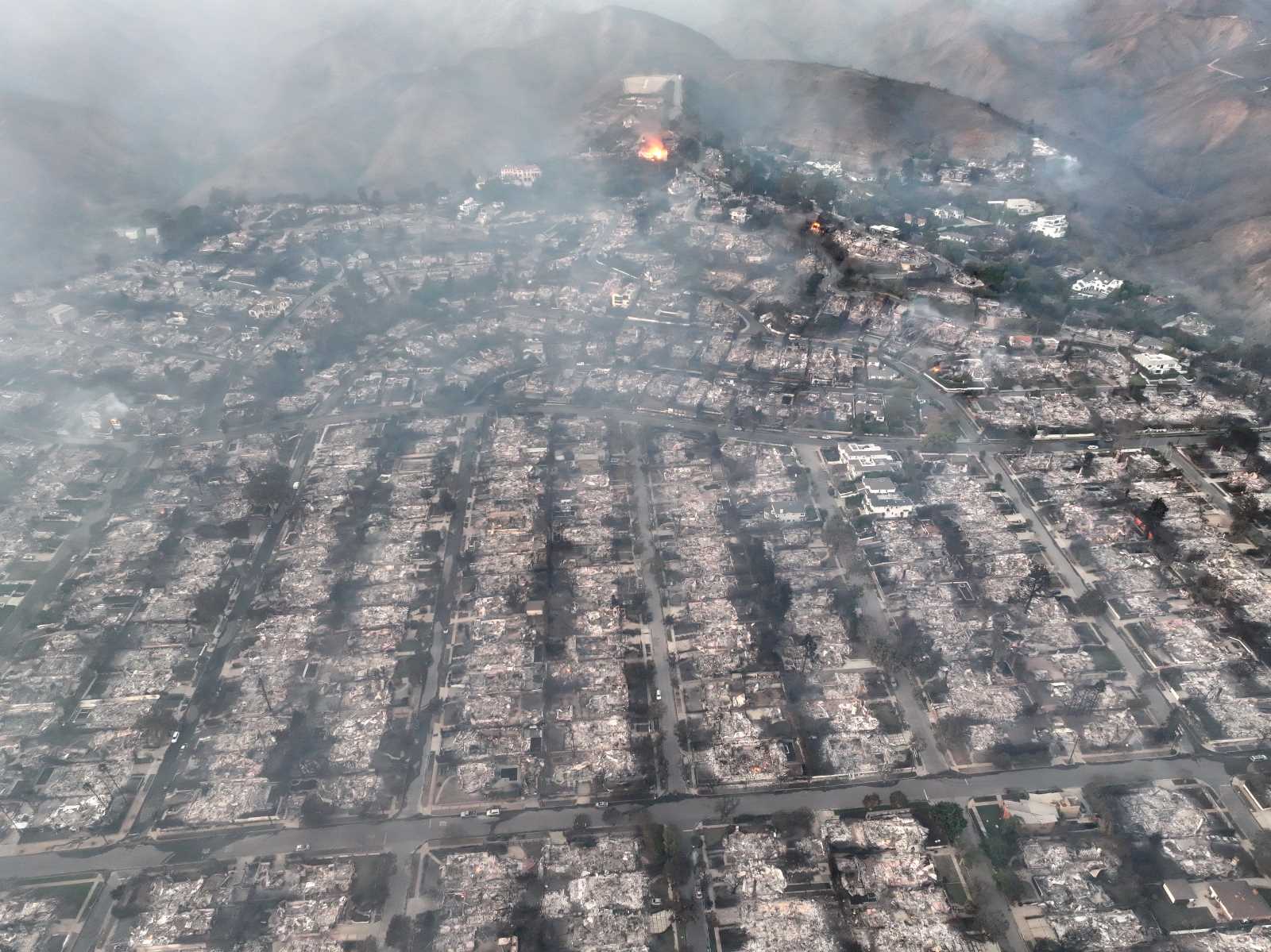 Climate related damages are getting worse: burnt houses in Los Angeles in January 2025. 