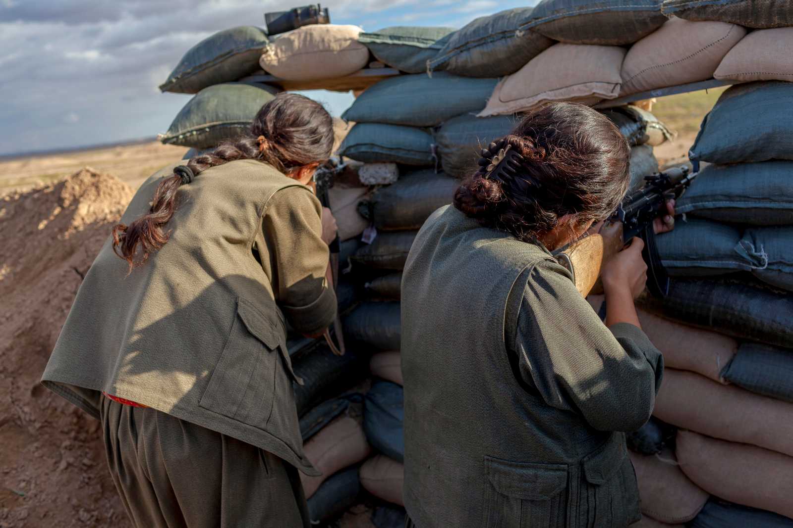 Frauen im Kampf gegen die Terrormiliz IS im Irak 2014: Der Konflikt hat sowohl körperliche als auch seelische Wunden hinterlassen.