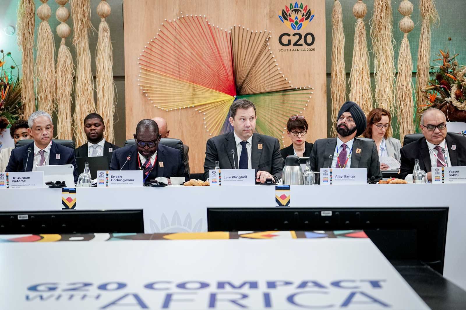 Mitte Juli fand am Rande des Treffens der Finanzminister*innen und Zentralbankpräsident*innen der G20-Staaten der „Compact with Africa Summit“ statt.