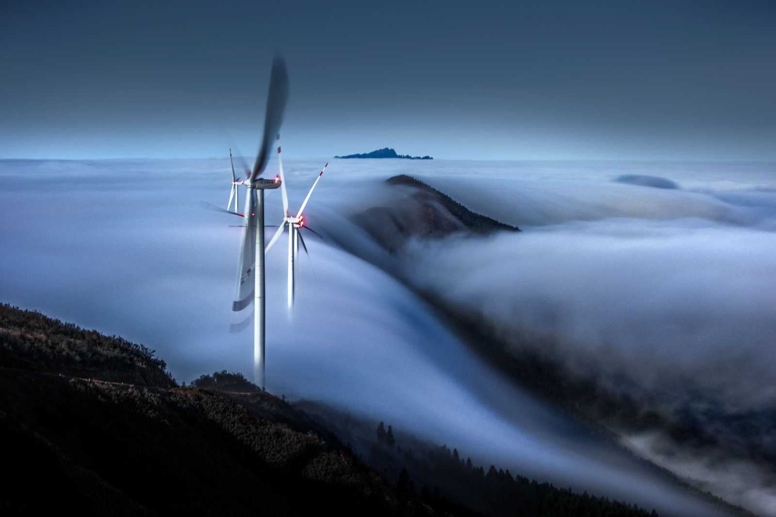 There can be no energy transition without batteries, and when it comes to the battery industry, there is no getting around China: wind turbines in China’s Jiangxi Province.
