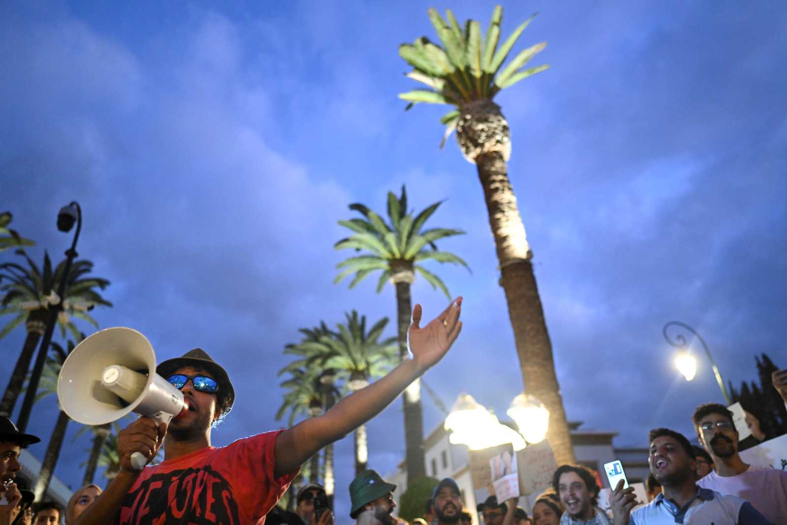 Demonstration von GenZ 212 vor dem marokkanischen Parlament in Rabat im Oktober 2025.