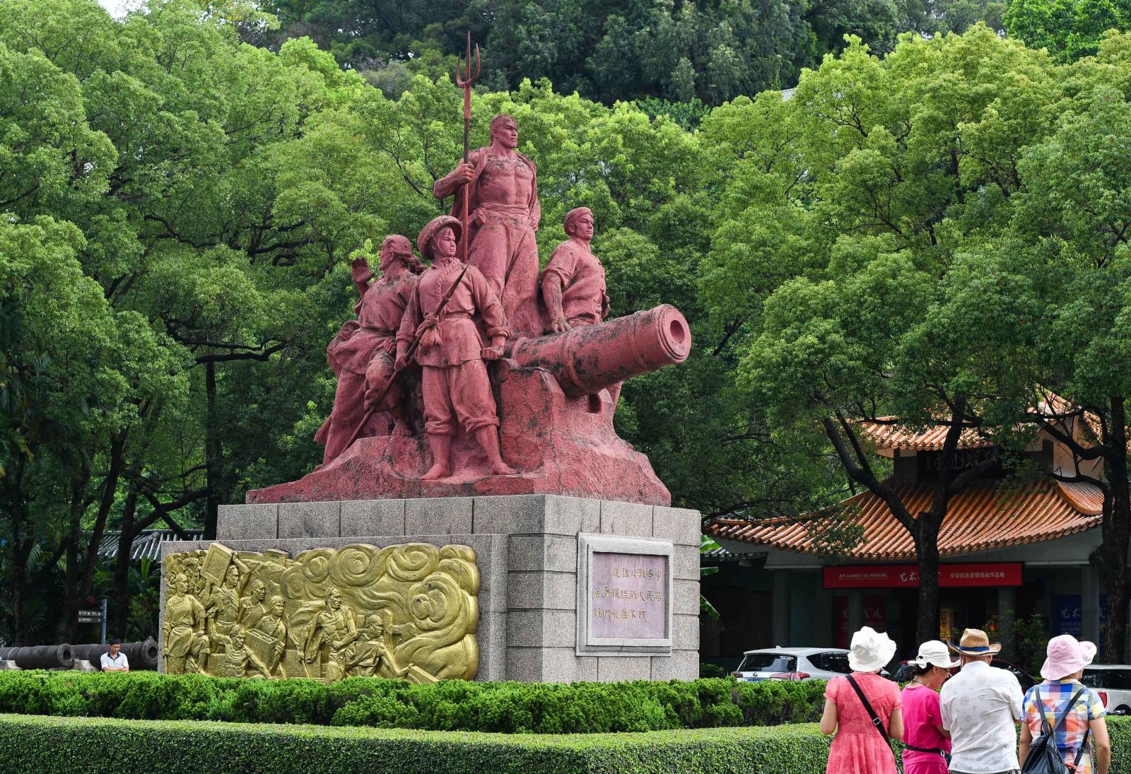 picture-alliance/Photoshot Monument commemorating the opium wars in Guangzhou agglomeration.