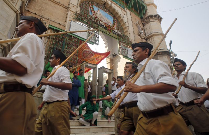Deepak Sharma/AP Photo/picture-alliance RSS-Mitglieder meinen, sie könnten entscheiden, wer gute Inder sind.
