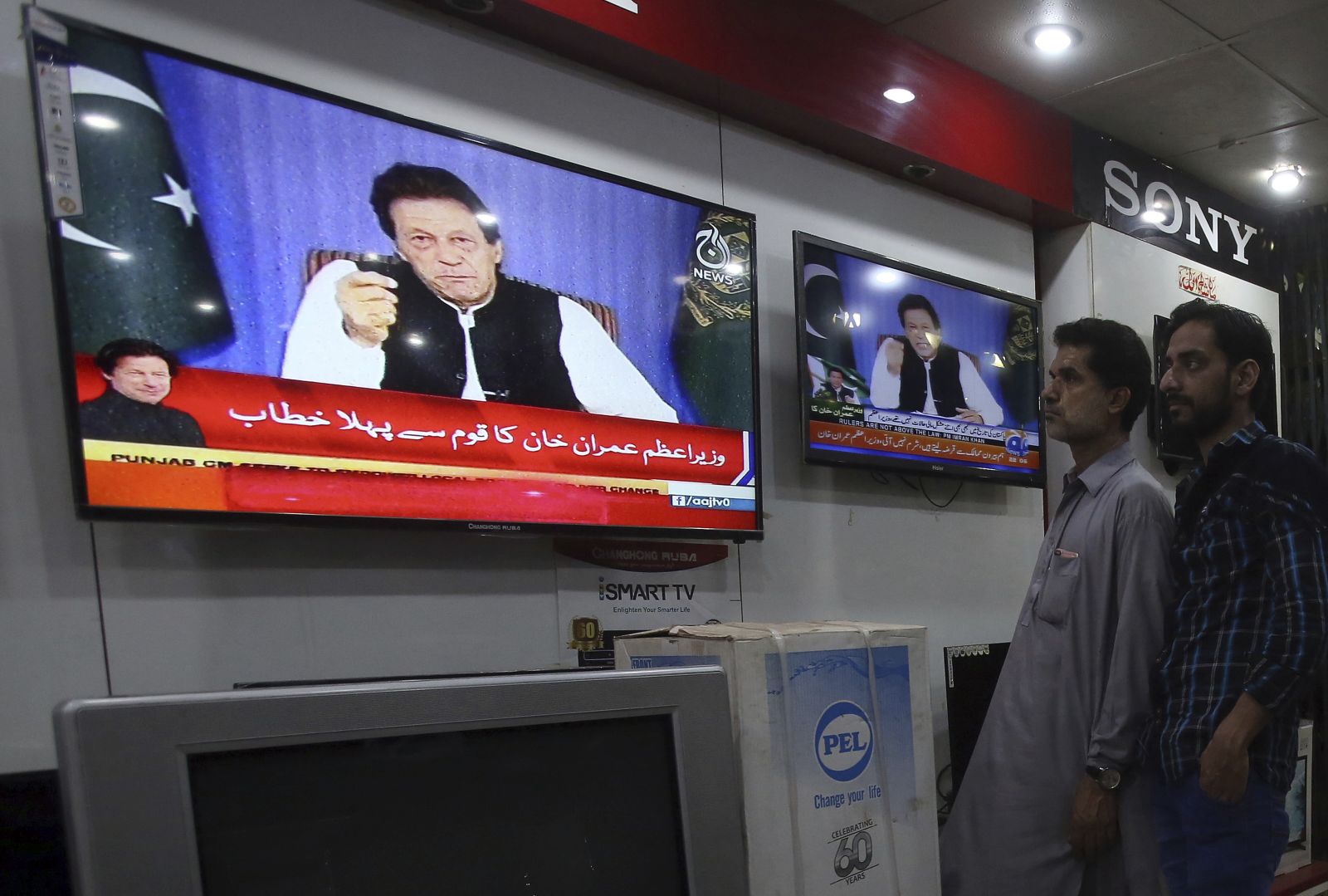 Fareed Khan/picture-alliance/AP Photo Imran Khan addressing the nation on 19 August.