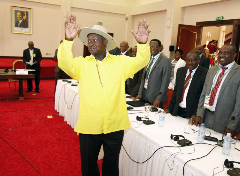 Trotz großer Gesten erreichte Ugandas Präsident Yoweri Museveni bei Friedensgesprächen in Entebbe keine Lösung der Burundi-Krise.