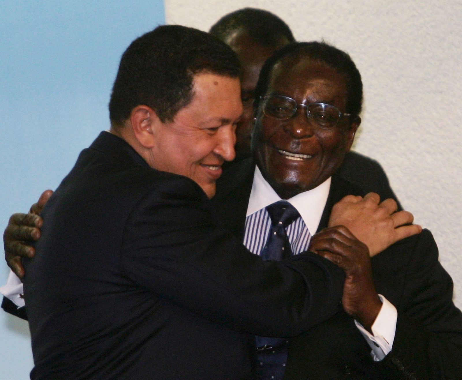 Hugo Chávez, who established Venezuela’s current regime, and Robert Mugabe, his counterpart from Zimbabwe in Rome in 2005.