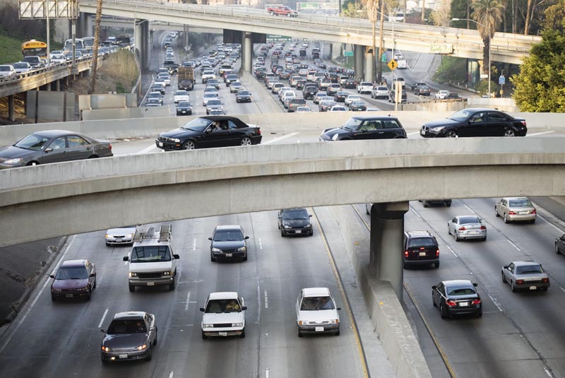 Car traffic in Los Angeles: California has adopted ambitious emission-reduction targets.