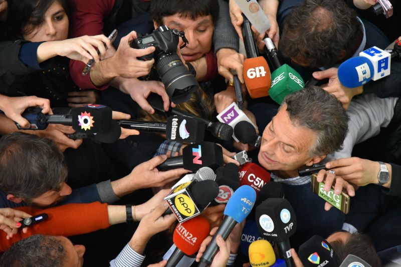 Macri confronted by reporters during the election campaign.
