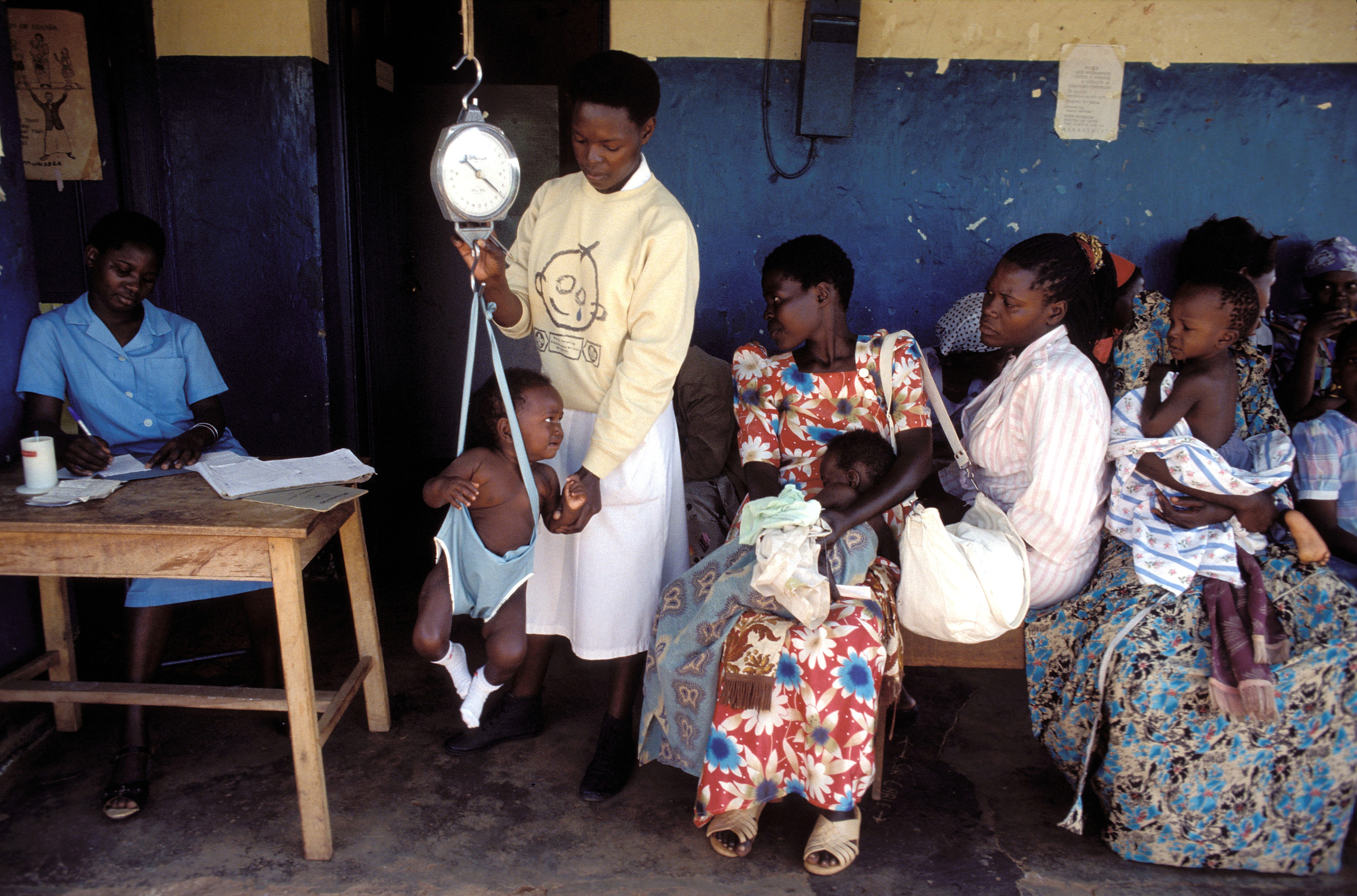 Ron Giling/Lineair Die Gesundheit von Müttern und Kindern ist entscheidend für Entwicklung: Gesundheitszentrum in Uganda.