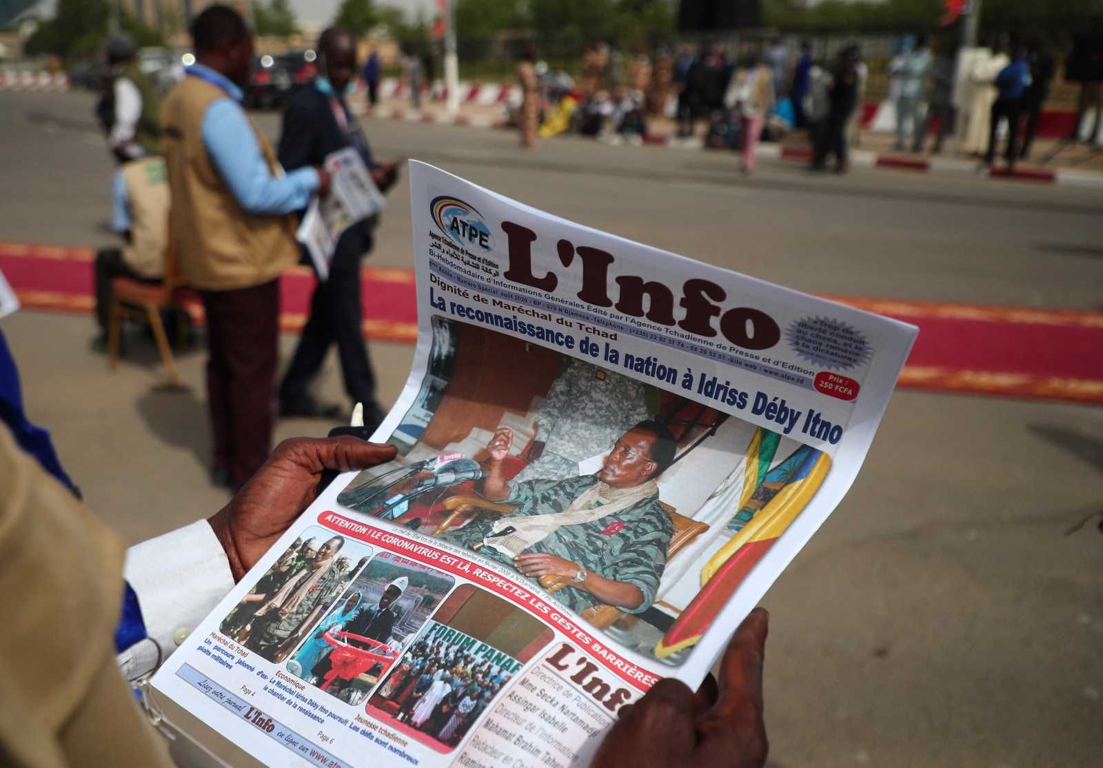 Lokalzeitung im Tschad – das Land ist hoch verschuldet.