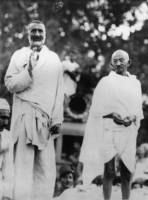 Imagno/picture-alliance Abdul Ghaffar Khan und Mahatma Gandhi Ende der 1930er Jahre.
