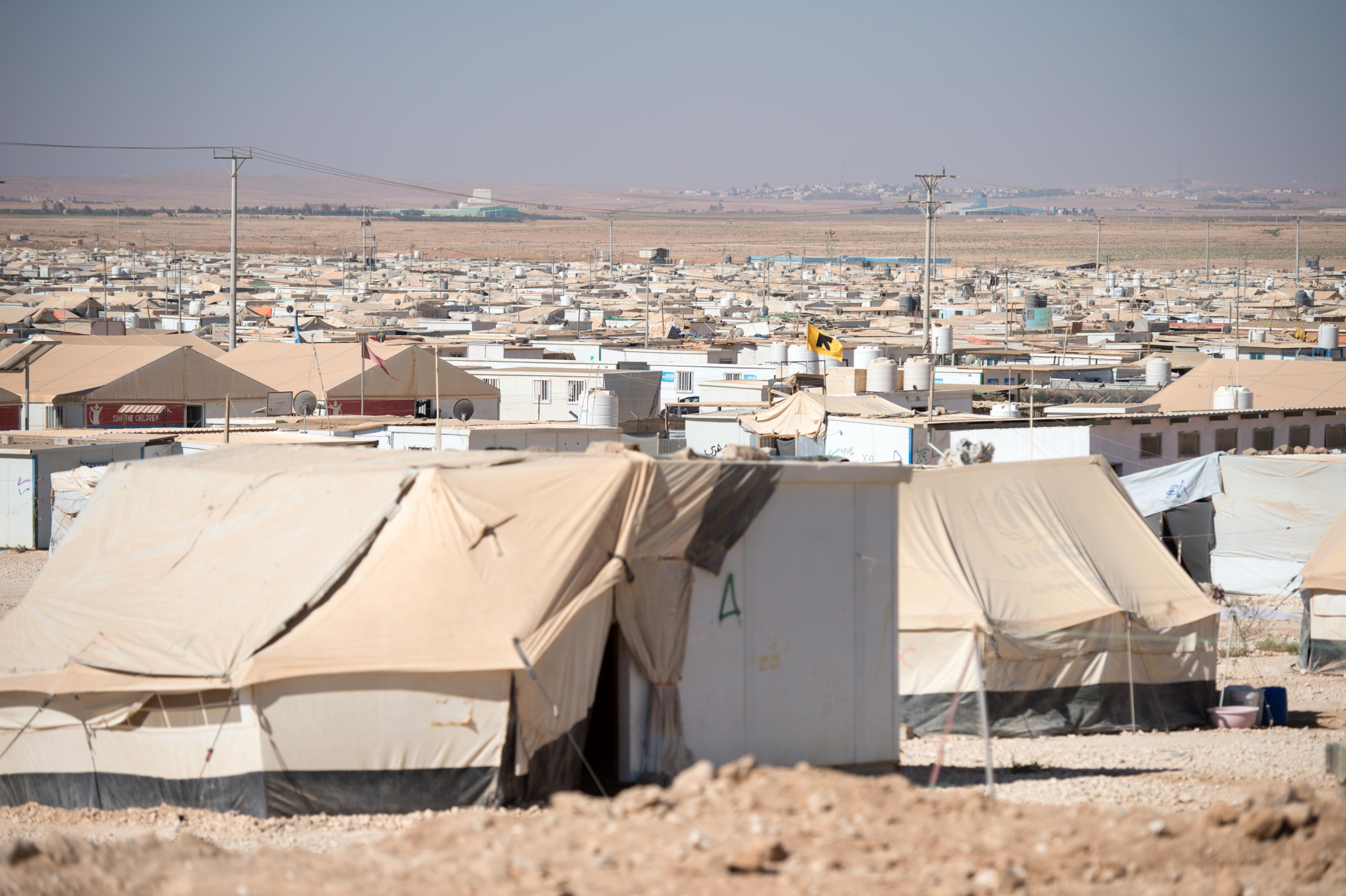 Jutrczenka / picture-alliance / dpa Refugee camps do not offer adequate prospects: Zataari in Jordan is near the Syrian border.