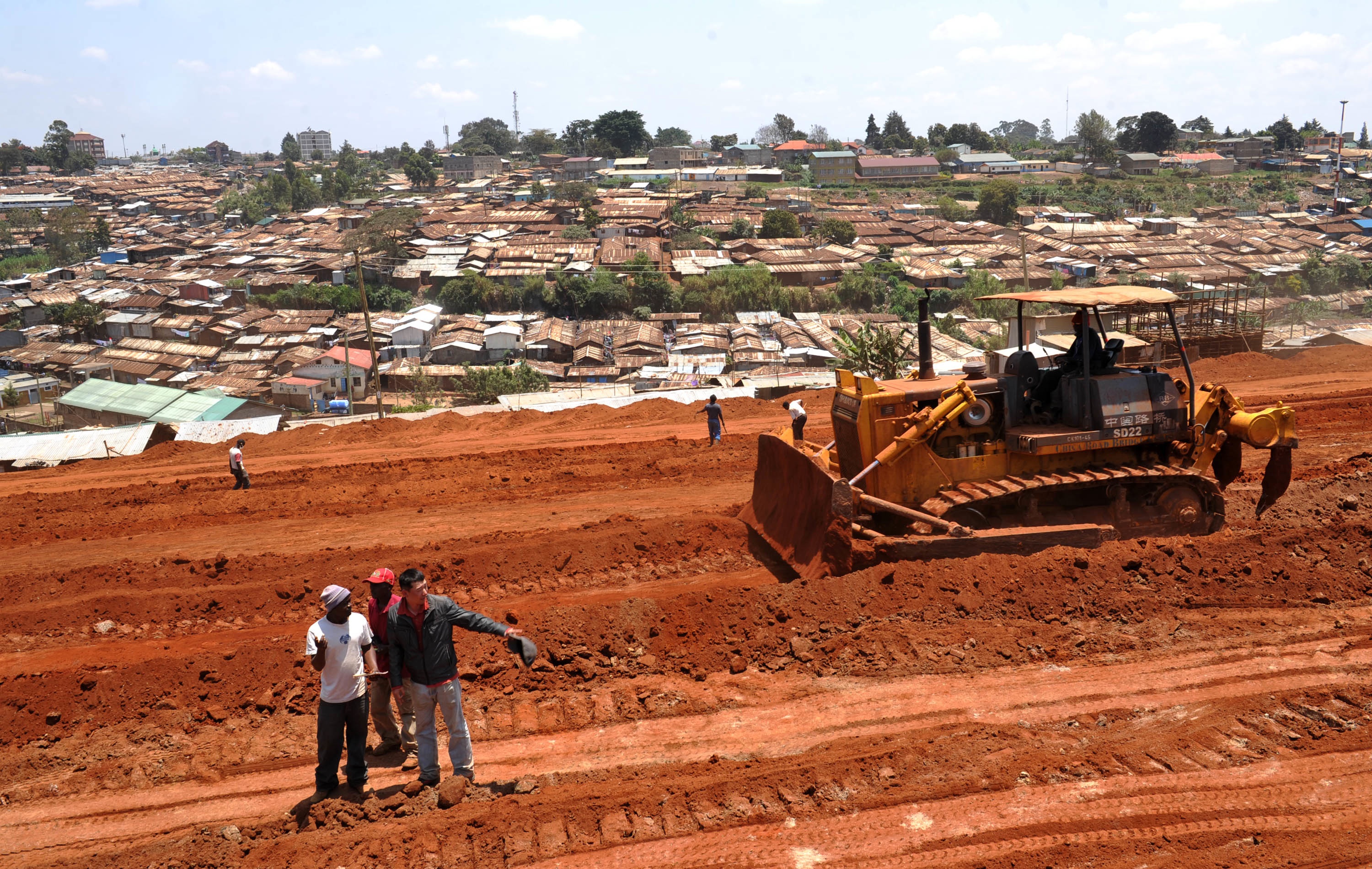 picture-alliance/Photoshot South-south cooperation is not valuable in itself: Chinese-funded road construction in Kenya.