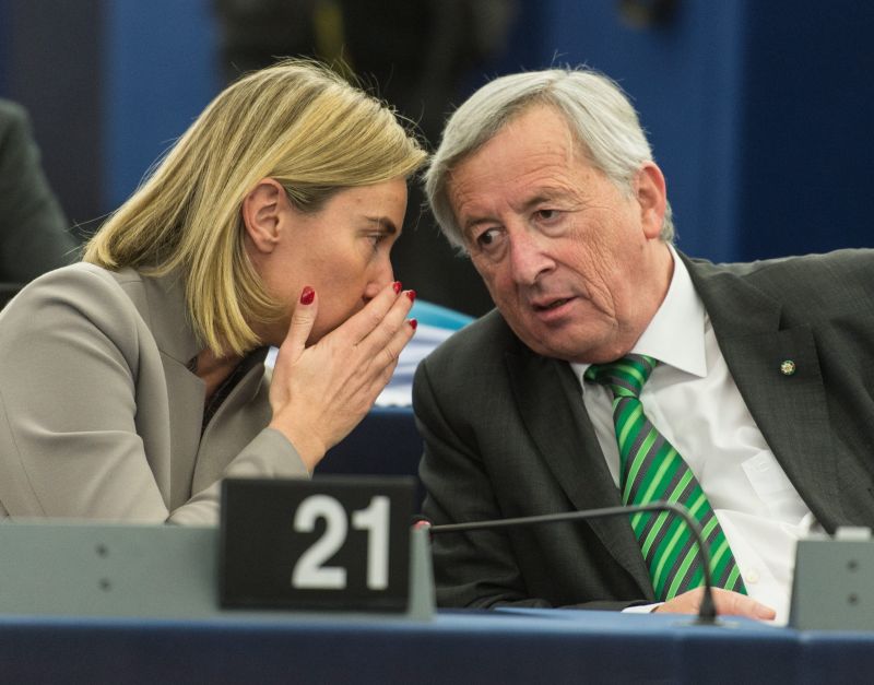 Federica Mogherini, die Hohe Vertreterin für Außen- und Sicherheitspolitik der EU, mit Jean-Claude Juncker, dem Kommissionspräsidenten.
