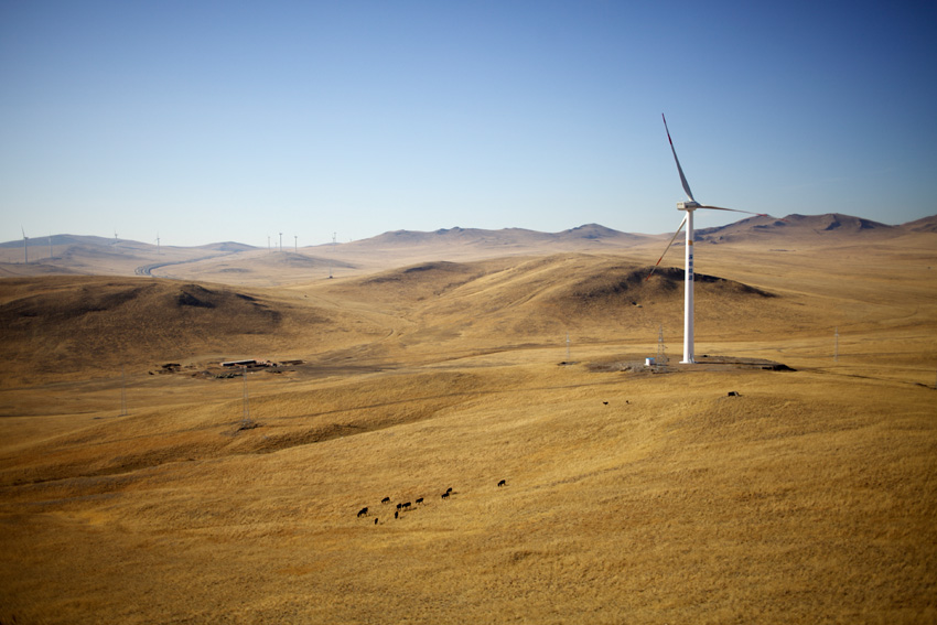 Vergoz/Lineair China plans to increase wind power generation: turbines on the Mongolian steppe.