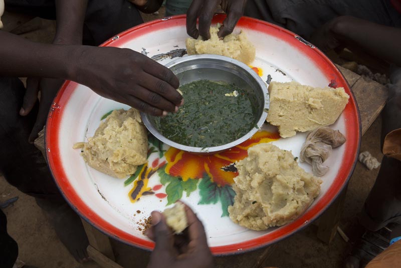 Conflict causes hunger: displaced persons having lunch in the Central African Republic last year.