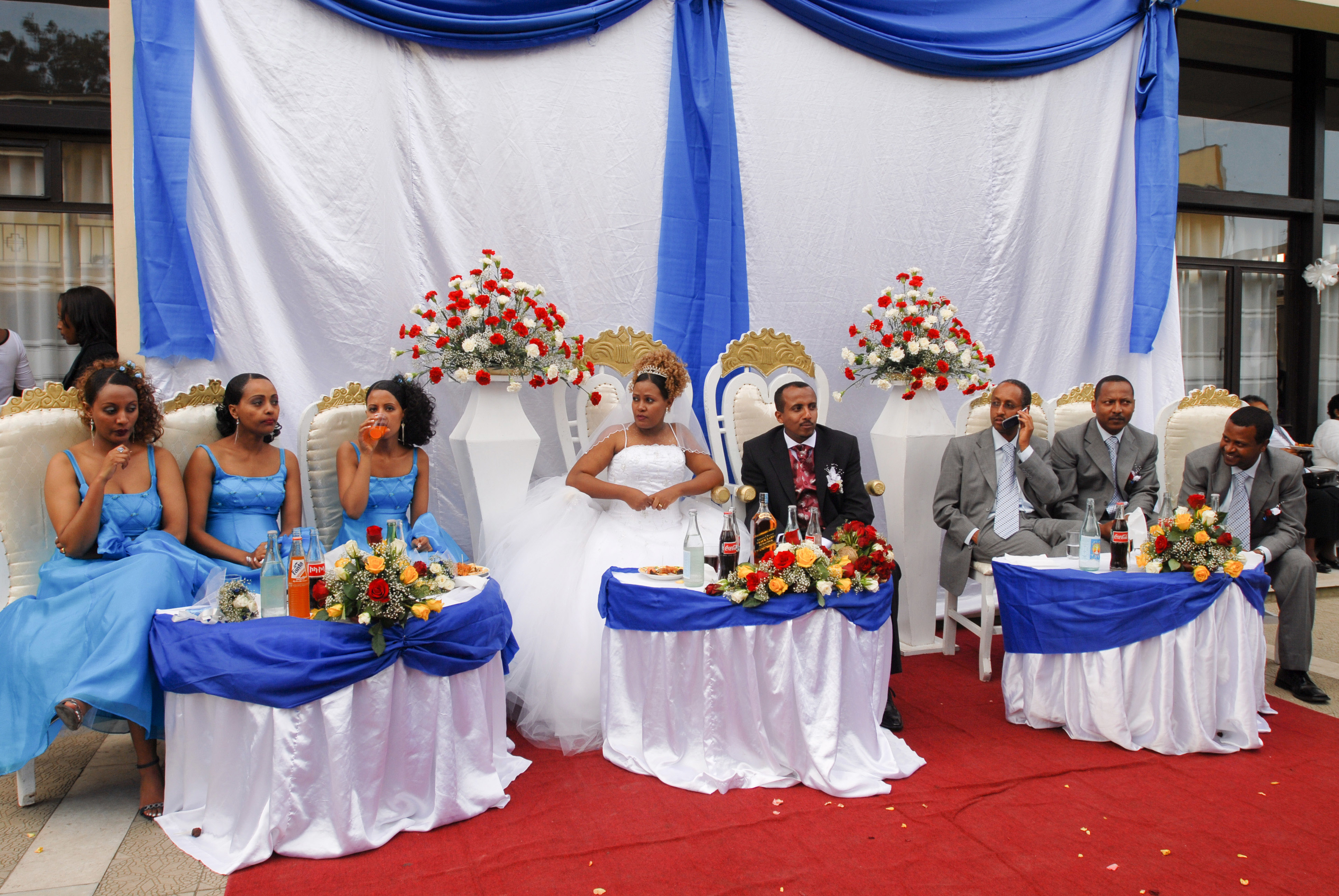 In Äthiopien variiert die Geburtenrate je nach Region zwischen  1,5 und sieben Kindern pro Frau: Katholische Hochzeit in Addis Abeba.