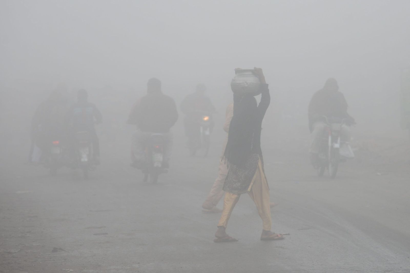 Rana Sajid Hussain/picture-alliance/Pacific Press Smog in Lahore in November 2019.