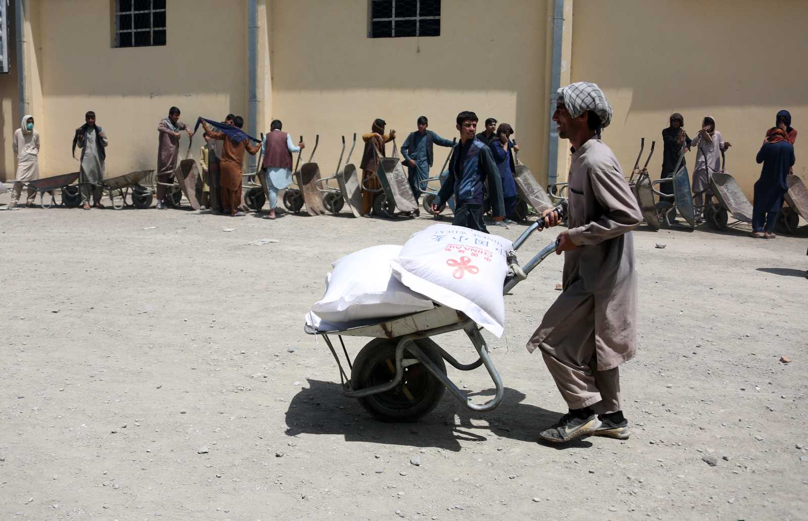People collecting food aid in Kabul in June 2020.