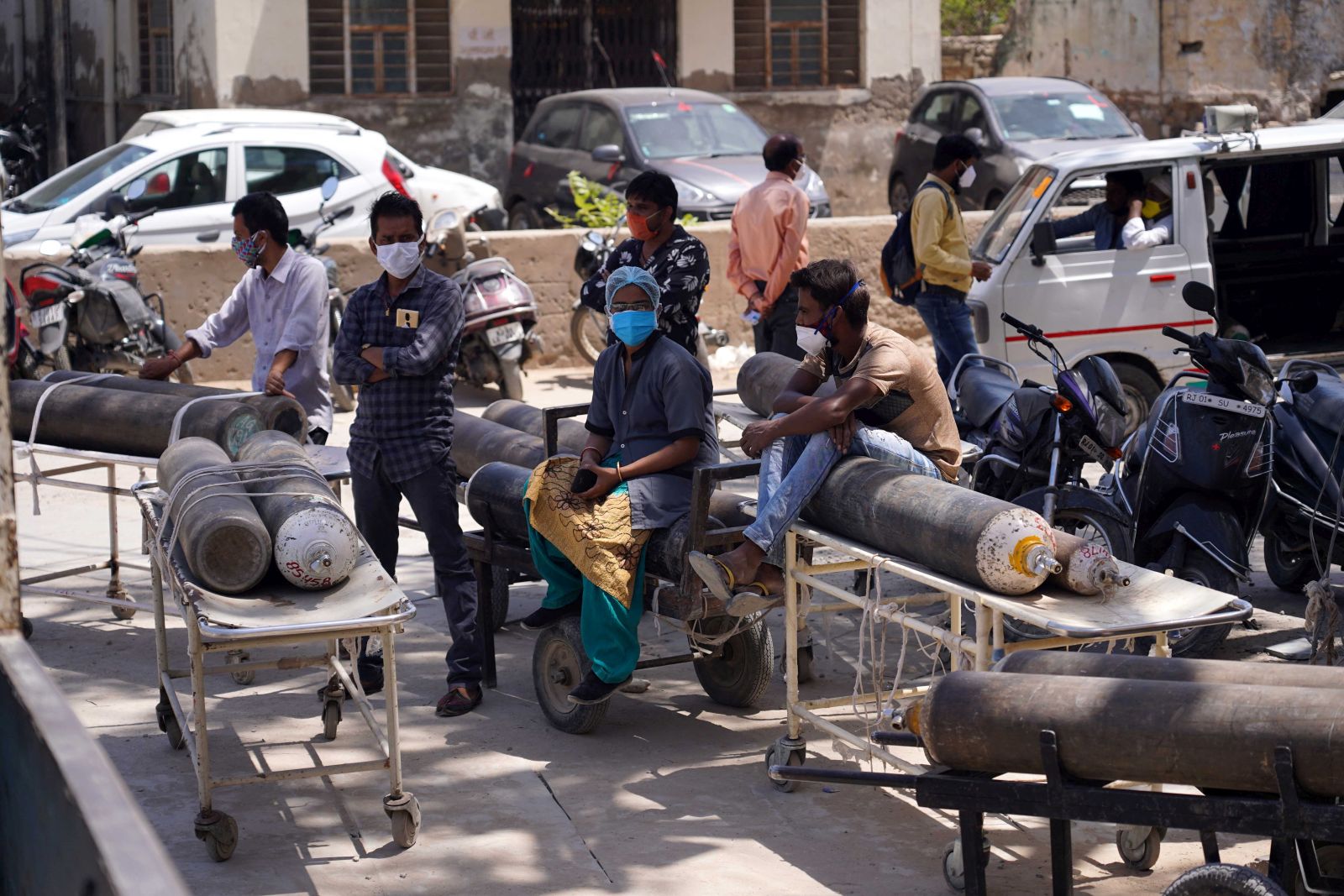 Lining up to refill oxygen cylinders in Amritsar in mid-May.