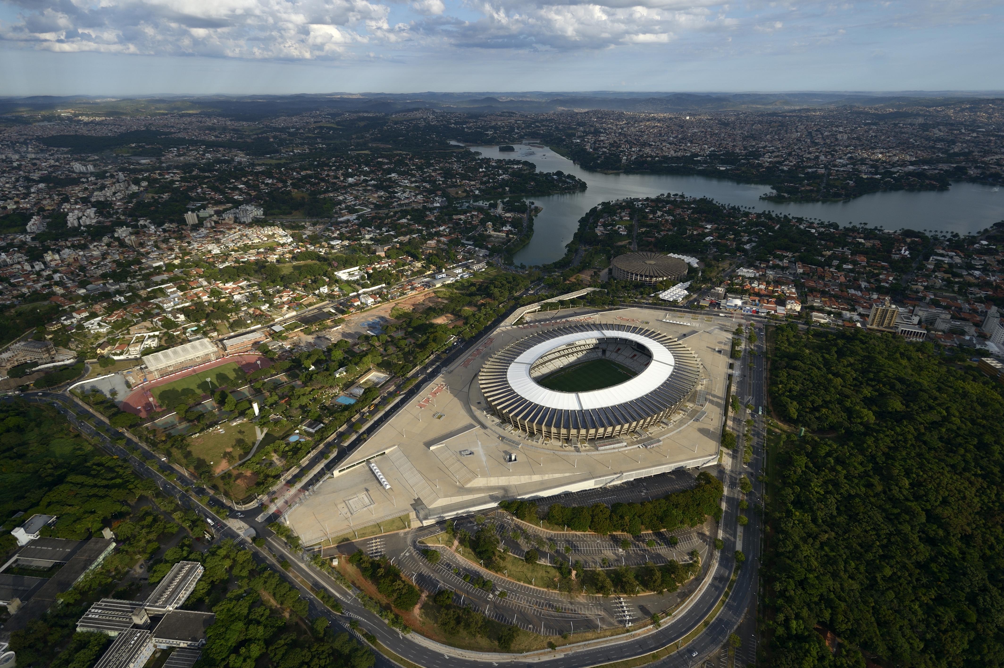 KfW Photo archive/ Photographer: Florian Kopp All ready for the World Cup: The stadium roofs of the Brazilian World Cup venue Belo Horizonte have been equipped with large scale solar systems financed by KfW.
