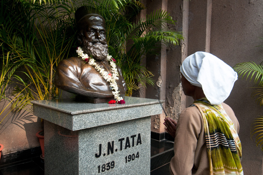 Nectoy/Lineair Erinnerung an Jamsetji Tata.