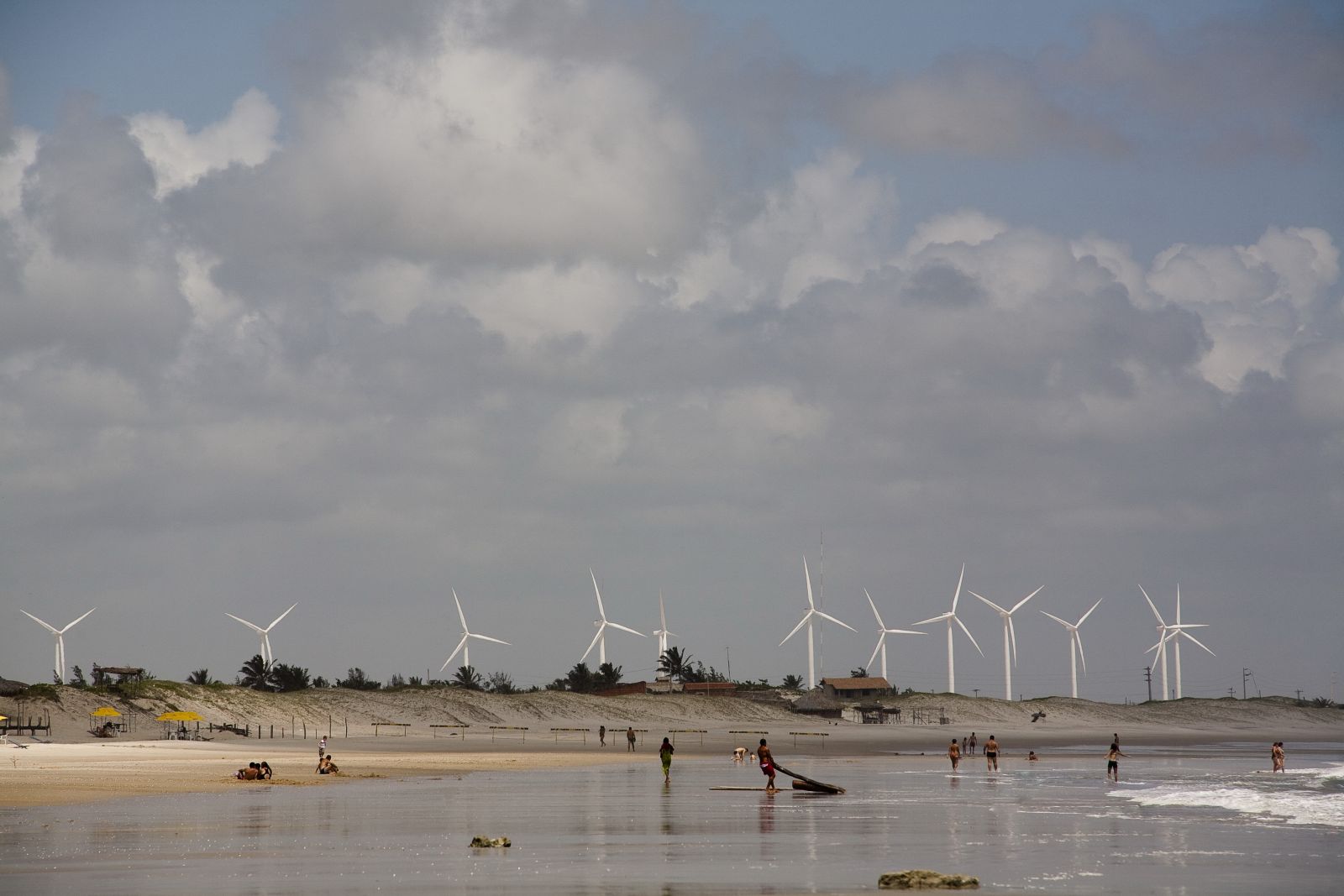 Ricardo Funari/Lineair There is growing business investment in renewable energies: wind farm in Ceará in north-eastern Brazil.